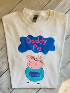 a t - shirt with the words daddy pig on it and a cartoon peppo pig