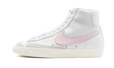 Blazer Mid '77 Vintage BQ6806 108 White Nike Preppy, Mid Blazer, Nike Mid, Unrealistic Wishlist, Blazer Shoes, Blazer 77, Light Pink Blazers, Drippy Fits, Blazer Mid 77 Vintage