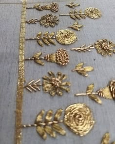 many gold flowers and leaves are on the table