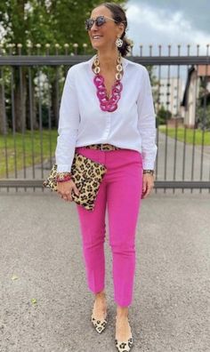 Casual Chic Outfits, Ladies Style, Print Shoes, Spring Outfits Women, Casual Chic Outfit, Fashion Mistakes, Pink Pants, Casual Work Outfits, Blazer Fashion