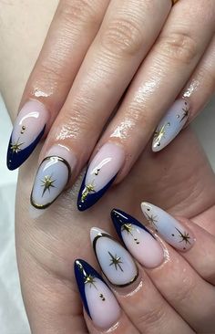 by @/nailsbyhanoti on tiktok! Dark Glitter Blue Nails, Whimsigoth Nail Art, Gold And Navy Nails, Blue Celestial Nails, Dark Blue Star Nails, Navy Blue Acrylic Nails, Gold And Blue Nails, Navy Blue And Gold Nails, Whimsigoth Nails