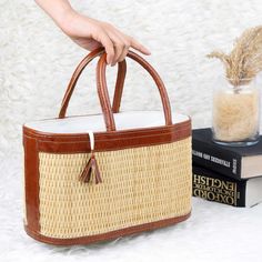 Straw Handbag Handmade: Authentic and timeless. A statement of artistry and elegance for daily wear or special outings. Celebrate handcrafted beauty with every carry. Straw Handbags, Elegant Bags, Timeless Accessories, Olive Wood, You Bag, Fashion Lover, Straw Bag, Top Handle, Daily Wear