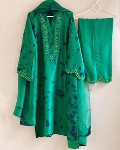 Indian Crepe, Kurtis Design, Monday Outfit, Simple Dress Casual, Stylish Kurtis, Eid Dress, Afghani Clothes, Boutique Outfits, Coord Sets