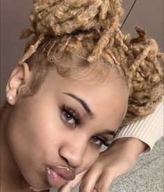 Short Dreadlocks, Dreadlocks Styles, Short Dreadlocks Styles, Dreads Girl, Honey Brown Hair, Beautiful Dreadlocks, Dreadlock Style