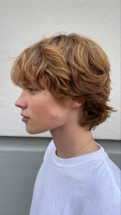 Wavy Hair Men, 얼굴 그리기, Medium Length Hair Men, Wavy Haircuts, Hair Inspiration Short, Men Haircut Styles, Corte De Cabelo Masculino, Short Wavy Hair, Boys Haircuts