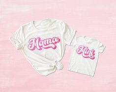 Retro mama and mini matching shirt set. Design features pink ombre colors. Color shown is heather dust.  UNISEX SHIRT - 100% cotton - 52% cotton / 48% polyester for some colors - Bella + Canvas brand - Relaxed fit - Size up for a baggier fit INFANT/ TODDLER/ YOUTH - 52% cotton/ 48% polyester - Bella + Canvas brand Mom And Daughter Shirts, Daughter Shirts, Mama And Mini, Daughters Shirt, Mom And Daughter, Mommy And Me Outfits, Ombre Color, Mom Daughter, Retro 70s