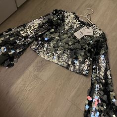 Nwt Special Edition Zara Sequin Crop Top. Size Xs Zara Halter Top, Cream Crop Top, Black Halter Top, Corset Style Tops, Sequin Crop Top, Ruffle Crop Top, Zara Crop Top, Classy Fashion, Stylish Blouse