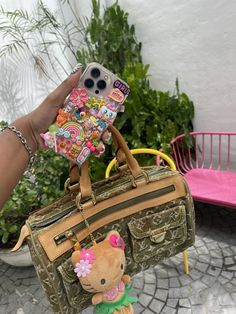 Decoden Diy, Louis Bag, Sac Louis Vuitton, Vintage Designer Bags, Bag Y2k, Diy Case, Girly Bags, Pastel Pink Aesthetic, Luxury Purses