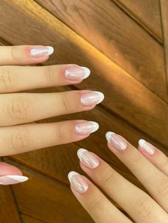 chrome french French Tip Acrylic Nails With Chrome, French Manicure With White Chrome, French Top Chrome, Almond French Chrome, French Tips With Silver Line, Monochrome French Tip Nails, Crome Pink Nails, French Nails With Chrome