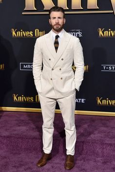 Steve Rogers Imagines, Coat Pant For Men, Classy Suits, Dress Suits For Men, Designer Suits For Men, Chris Evans Captain America, White Suit, Dressing Style, Fashion Suits For Men