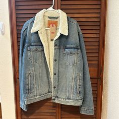 Men’s Large Levi Jacket. Tried On But Never Actually Worn. Levi's Casual Blue Outerwear, Levi's Denim Winter Outerwear, Levi Jacket, Levi’s Sherpa Jacket, Levi's Denim Button-up Outerwear, Sherpa Lined Jacket, Levi's Medium Wash Button-up Denim Jacket, Levis Jacket, Levis Men