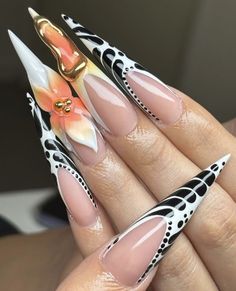 Sharp Stiletto Nails, Gel Nail Trends, Perfect Summer Nails, Black And White Nail, Cover Nails, Press Nails, Nagellack Trends, Long Stiletto