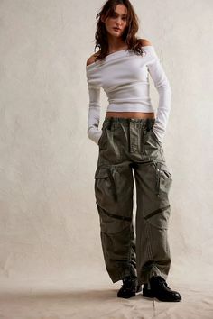 Outfit inspo for fall fashion 2024. Fall Relaxed Fit Parachute Pants With Cargo Pockets, Relaxed Fit Parachute Pants With Cargo Pockets For Fall, Relaxed Fit Cargo Parachute Pants For Fall, Trendy Fall Cargo Pants With Cargo Pockets, Fall Parachute Pants With Multiple Pockets And Loose Fit, Trendy Cargo Pants With Cargo Pockets For Fall, Trendy Cargo Pants With Pockets For Fall, Fall Tapered Leg Cargo Pants With Pockets, Trendy Fall Parachute Pants With Cargo Pockets