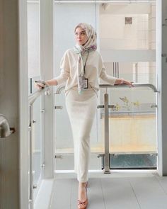 Feminine Hijab Outfit, Work Outfits Women Hijab, Office Hijab, Outfit Kantor, Tutorial Hijab Pashmina