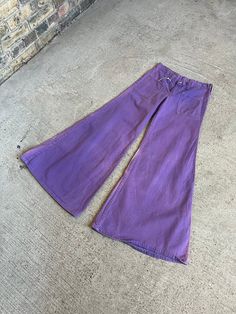 1970s Wrangler bell bottoms - great color, and some sun fading throughout.  Measurements flat:  27" Waist  9" Rise  36" Hip  29" Inseam  16" Across bottom hem All sales final, please ask any questions you have before buying! Thanks! Vintage Full Length Jeans For Summer, Summer Cotton Full-length Flares, Summer Vintage Full-length Jeans, Vintage Full Length Summer Jeans, Retro Flare Bottoms For Festival, Festival Flare Cotton Pants, Cotton Flare Pants For Festivals, Vintage Washed Flare Jeans For Fall, Vintage Fitted Bottoms For Festival