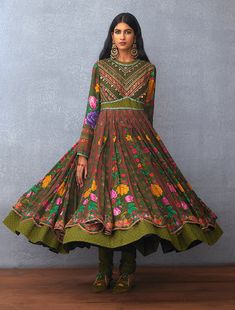 Look glamorous in the dil saaz asima anarkali set. This outfit is made of luxurious slub silk, jain silk, and organza fabric, and a blend of hand embroidery. The beautiful green hue will add a dash of sophistication to your look. The set includes an anarkali, pants, and odhni for the complete ensemble. Luxury Sale, Organza Fabric, Churidar, Full Sleeves, Modern Bride, Set For Women, Anarkali, Aza Fashion, Full Sleeve