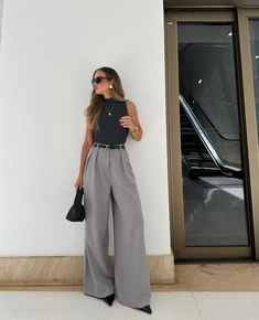 Wide Leg Pants Outfit Work, Wide Leg Outfits, Wide Leg Jeans Outfit Summer, Bored Drawing, Wide Leg Jeans Outfits, Patch Pocket Jeans, Women Street Style, Wide Leg Outfit, Wide Leg Jeans Outfit