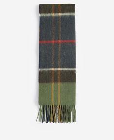 Carrbridge Tartan Scarf A beautiful mix of wool and cashmere has been blended to create this super-soft scarf, perfect for chilly days. Featuring an all-over oversized tartan pattern, the multi-functional accessory is finished with a classic tasselled hem. Barbour Scarf, County Cork, Waxed Cotton Jacket, Knit Jeans, Heel Accessories, Tartan Scarf, Stylish Scarves, Soft Scarf, Cashmere Color