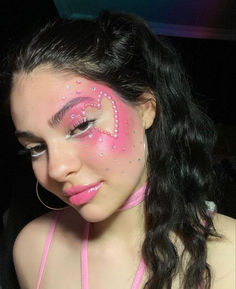 woman dressed for taylor swifts lover era with pink heart makeup 2025 Outfits, Taylor Swift Makeup, Makup Looks, Club Makeup, Motivation Ideas, Era Aesthetic