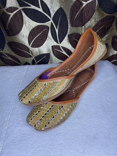 Traditional, handmade Punjabi jutti for women. Length: 10in/25.5cm  Width: 3.25in/8.5cm Estimated size: US Women's 6 UK Women's 4 Handwork Flats For Summer, Festive Flats For Festivals, Handmade Traditional Flats For Festivals, Handmade Festive Slip-on Flats, Festive Handmade Slip-on Flats, Handmade Closed Toe Flats For Festive Season, Jutti Punjabi, Punjabi Jutti, Richmond Hill