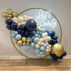 balloons are arranged in the shape of an arch