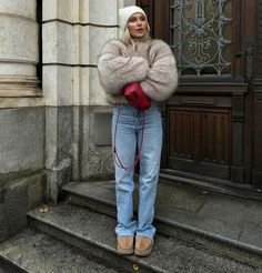 Short Fur Coat Outfit, Beige Faux Fur Coat, Faux Fur Coats Outfit, Jeans Boots Outfit, Boots Ootd, Aesthetic Jeans, School Ootd, Uggs Outfits