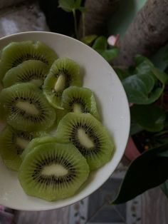 kiwi slices in a white bowl on a table