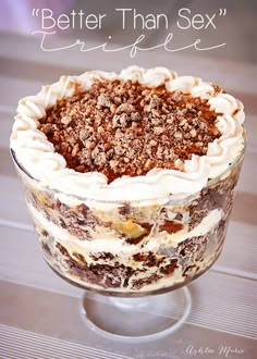 this "better than sex" trifle is a delicious make ahead dessert that everyone loves Snickers Dessert, Cheesecake Brownie, Dessert Oreo, Make Ahead Desserts, Layered Desserts