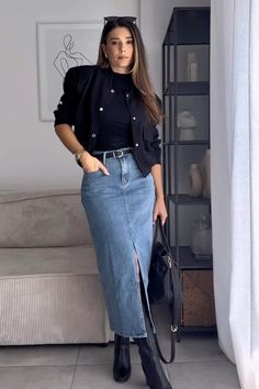 DESCONTO EXTRA NA SHEIN 10R$ OFF: BR69993P!! Vai em perfil > Minha indicação > Coloque o Código: BR69993P e garanta R$10 de desconto 💕 Jean Skirt Outfits, Modest Casual Outfits, Denim Skirt Outfits, Stylish Winter Outfits, Chique Outfits, Maxi Skirt Outfits, Everyday Fashion Outfits