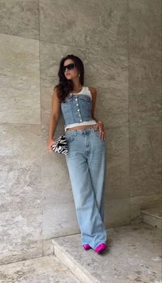 Whole Denim Outfit, Strapless Denim Top Outfit, Demin Tops Outfit, Denim Outfit 2023, Denim On Denim Outfit Summer, Denim Cargo Pants Outfit, Top Vaquero