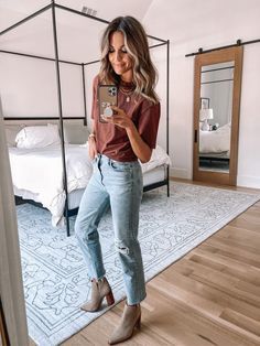 Boots And Jeans Outfit Cowgirl, Boots And Jeans Outfit, Outfit Cowgirl, Cowgirl Summer, Stovepipe Jeans, Fall Fashion Dresses, Boho Shoes, Shoes Spring, Crop T Shirt