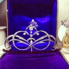 Diamond Tiara - Chaumet - 1910 Chaumet Tiara, Tiara Headpieces, Silver Tiara, Royal Tiaras, Diamond Tiara, Tiara Crown