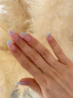 Blue Summery Nails, French Vacation Nails, Blue French Tip With Flowers, Pastel Blue Nails Design, Nails Art Bleu, Blue Simple Nails, Blue Flower Nail Designs, Coastal Granddaughter Nails, Blue Vacation Nails