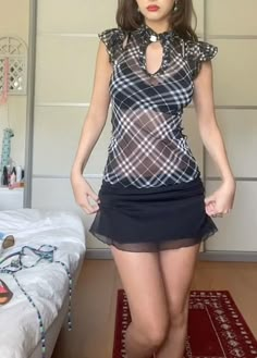 Yara Core, 00s Fashion Outfit, Picture Outfits, Black Mini Skirt, Wearing Clothes, Lookbook Outfits, Preppy Outfits, Dream Clothes, Passion For Fashion