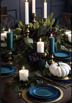 Thanksgiving Table Scapes, Blue Thanksgiving Decor, White Thanksgiving Decor, Fall Table Decorations Centerpieces, Blue Thanksgiving Table, Thanksgiving Decorations Table Setting, Thanksgiving Decorating Ideas, Tablescape Thanksgiving, Thanksgiving Dining Table