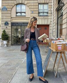 Alison Bornstein Outfits, Outfit Bordeaux, Outfits For The Office, Ballet Flats Outfit, Looks Jeans, Style Parisienne, Money Outfit, Flats Outfit, 2024 Style