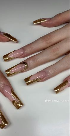 Gold Nails Coffin, Gold Prom Nails Acrylic, Nails Rojas Cortas, Acrylic Nails Gold, Golden Nails Designs, French Tip Nail Art, Golden Nails