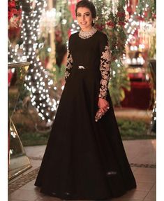 Sabyasachi Gown, Shadi Dresses, Pakistani Formal Dresses, Desi Wedding Dresses, Pakistani Wedding Outfits, Indian Gowns Dresses, Pakistani Bridal Dresses, Indian Gowns