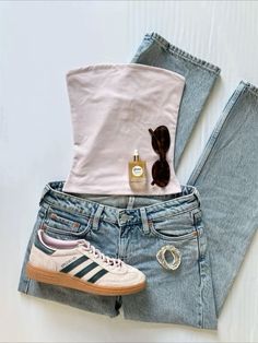 Cute Outfits For School With Adidas Campus 000, Pacsun Outfits Aesthetic, New York Fits Summer, Fits With Dunks, Outfits With Adidas Shoes, Thrifting Outfits Ideas, Summer Jeans Outfit, Addias Outfits, What To Wear With Jeans