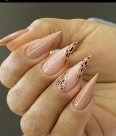 Free Style Nails Design, Elegant Nail Designs Almond, Jaguar Nail Designs, Brown Stiletto Nails Design, Fall Nail Designs Stiletto, Stilleto Nails 2024, Leopard Stiletto Nails, Stiletto Nail Designs, Stilleto Nails Designs