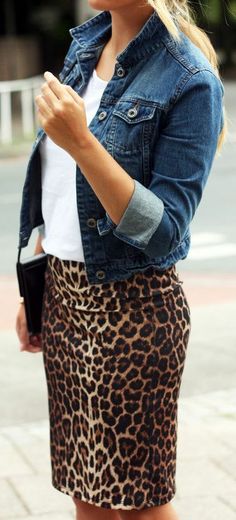 denim jacket White Tee Jeans, Leopard Pencil Skirt, Leopard Print Pencil Skirt, Denim Outfits, Leopard Print Skirt, Leopard Skirt, Skirt Denim, Trendy Skirts