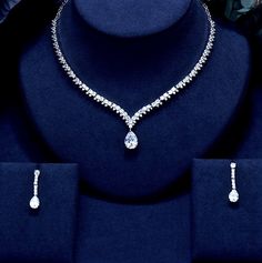 Wedding Jewelry - Silver Cubic Zirconia Bridal Jewelry Set قلادات متدلية, Diamond Jewelry Set, Expensive Jewelry Luxury, Diamond Necklace Designs, Silver Wedding Jewelry, Diamond Jewelry Designs, Prom Jewelry, Expensive Jewelry, Wedding Fashion