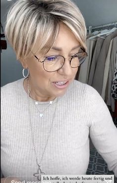 Short Hair For Thick Hair, Kim Hair, Short Hair Dos, Short Silver Hair, Longer Pixie Haircut, Short Hair Trends, How To Curl Short Hair, Short Hairstyles For Thick Hair