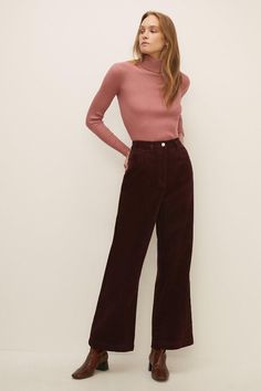 Style: Wide Leg JeansFabric: CordLength: RegularDiscover our full range of women's jeans. Soft Autumn Outfits Casual, Soft Autumn Office Outfits, Soft Autumn Outfits, Brown Jeans Outfit, Madewell Fall, Look Rose, Brown Jeans, Jeans Long, High Rise Wide Leg Jeans