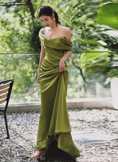 Party Dress Green, Satin Evening Dress, Stylish Gown, Long Party Dress, Classy Gowns, Best Wedding Guest Dresses, Dinner Dress Classy, Satin Evening Dresses, Dress Sleeve Length