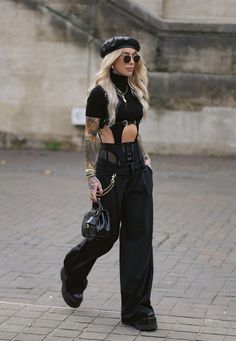 Corset Trousers, Berlin Rave Fashion, Berlin Rave, Black Outfit Edgy, Techno Outfit, Goth Chic, Edgy Outfit, Hippie Grunge, Punk Chic