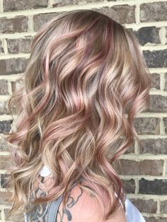 Fall Blonde Hair Color With Pink, Dark Blonde Hair With Rose Gold Highlights, Platinum And Rose Gold Hair, Blonde Highlights With Pink Lowlights, Ash Blonde And Red Hair, Colored Lowlights, Blonde With Rose Gold Highlights, Accent Highlights, Rose Gold Hair Blonde