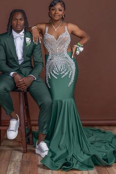 Dark Green Mermaid Floor length Prom Dresses with Silver Beads Green Satin Prom Dress, Dress With Crystals, Prom Inspiration, Prom Couples, African Prom Dresses, Gorgeous Prom Dresses, Prom Girl Dresses, Mermaid Evening Gown, Senior Prom Dresses