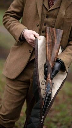 Discover Hunting Gifts for Him – From Gear to Gadgets, Our Selection Has It All! Find the Ideal Present to Elevate His Hunting Experience. British Hunting, Mens Smart Casual Outfits, Hunting Art, Gentleman Aesthetic, British Country, Classic Style Outfits, Adventure Outfit