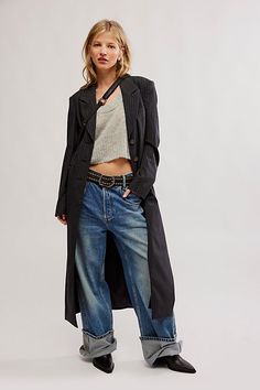 Style Long Leather Jacket, Earthy Chic Fashion, Eclectic Edgy Fashion, Styling Long Cardigans, Free People Winter Outfits, Black Duster Outfit, Winter Witch Fashion, Long Duster Outfit, Relaxed Chic Style